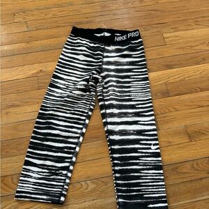 NIKE PRO MEDIUM CROPPED